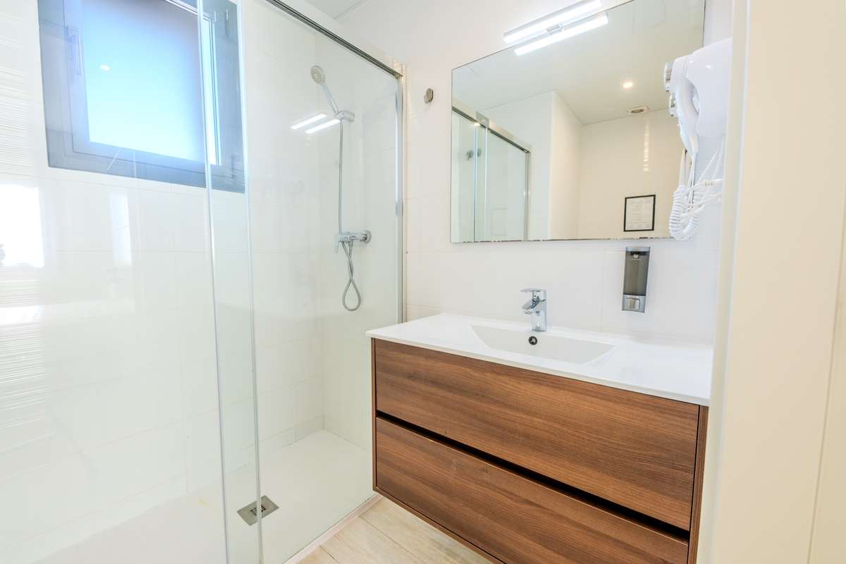 Apartamento de un dormitorio con cocina equipada del Castell Beach Aparthotel en Castelldefels
