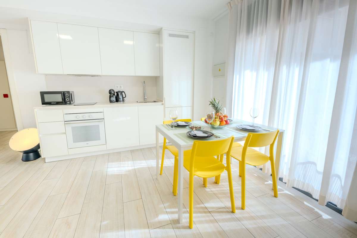Apartamento de un dormitorio superior del Castell Beach Aparthotel en Castelldefels, con acceso a la piscina