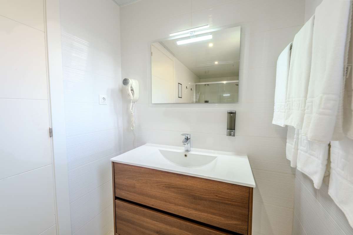 Apartamento de dos dormitorios con cocina equipada del Castell Beach Aparthotel, para hasta cuatro personas
